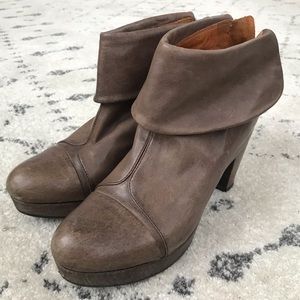 Coclico brown ankle boots